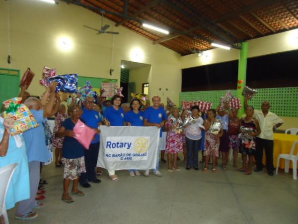 Idosos participam de Jantar organizado pela Fundação Pavel e Rotary Club