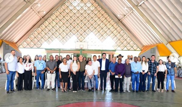 Prefeito Antônio Reis participa da entrega de 192 dispositivos do programa