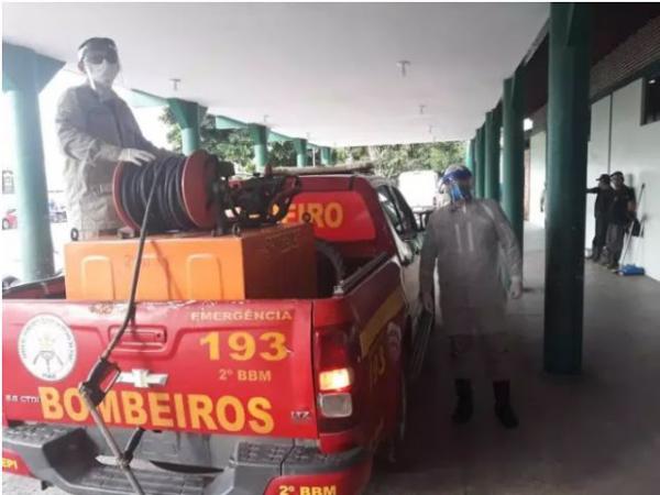 Corpo de Bombeiros realiza higienização das ruas de Parnaíba