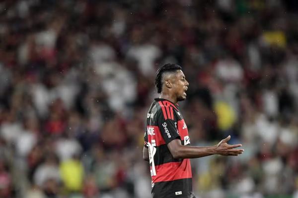 Bruno Henrique em a&ccedil;&atilde;o no Fluminense x Flamengo.(Imagem:Thiago Ribeiro / AGIF)