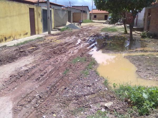 Morador indignado denuncia situação precária de ruas no bairro Princesa do Sul