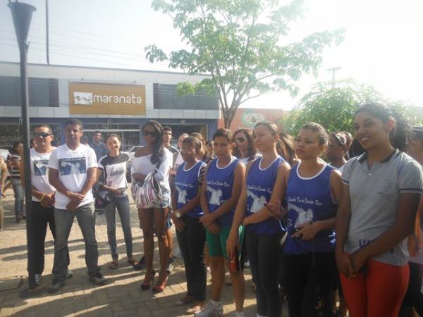 Educadores f&iacute;sicos comemoram seu dia em cerim&ocirc;nia de abertura da Semana da P&aacute;tria.(Imagem:FlorianoNews)