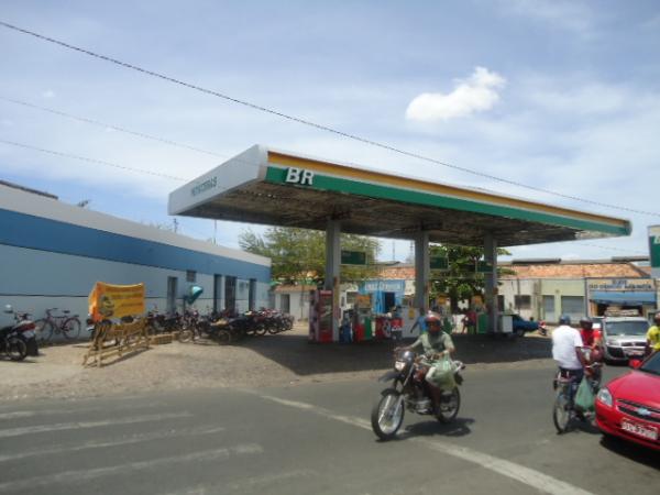 Posto de combustível é assaltado no centro de Floriano