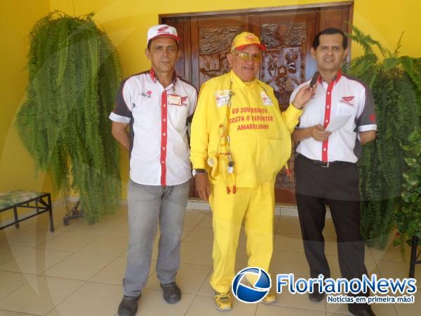 Cajueiro Motos faz doa&ccedil;&atilde;o de cestas b&aacute;sicas a convento de Floriano.(Imagem:FlorianoNews)