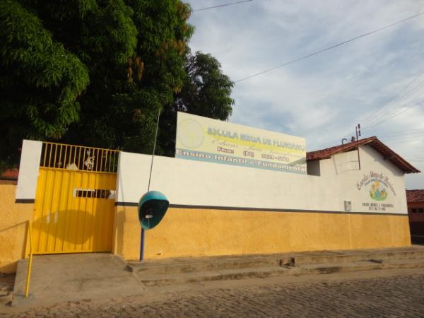Escola Mega de Floriano homenageia todas as mulheres pela passagem do seu dia
