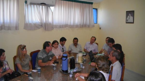 Parlamentares e educadores se reuniram para discutir Pacto pela Educa&ccedil;&atilde;o de Floriano.(Imagem:FlorianoNews)
