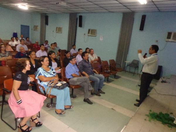 Caixa Econ&ocirc;mica realizou palestra para empres&aacute;rios de Floriano.(Imagem:FlorianoNews)