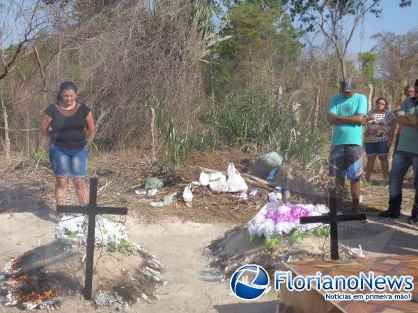 Visita ao T&uacute;mulo(Imagem:FlorianoNews)