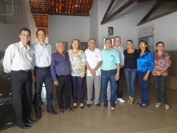 Gilberto J&uacute;nior prestigia posse da nova diretora da APAE.(Imagem:FlorianoNews)