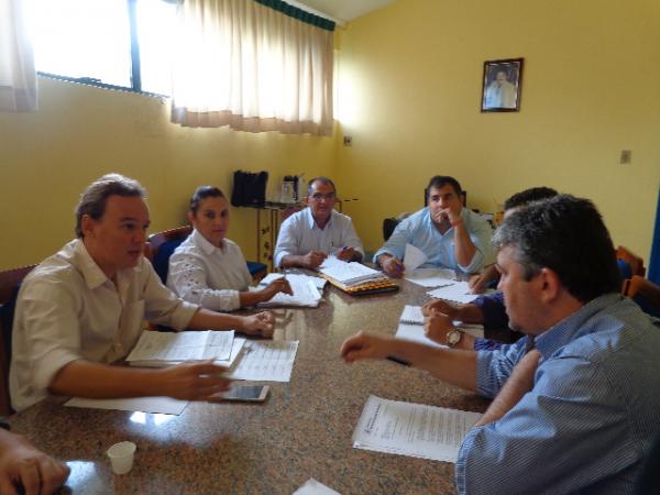 Reuni&atilde;o das comiss&otilde;es discute mat&eacute;rias propostas pelos vereadores.(Imagem:FlorianoNews)