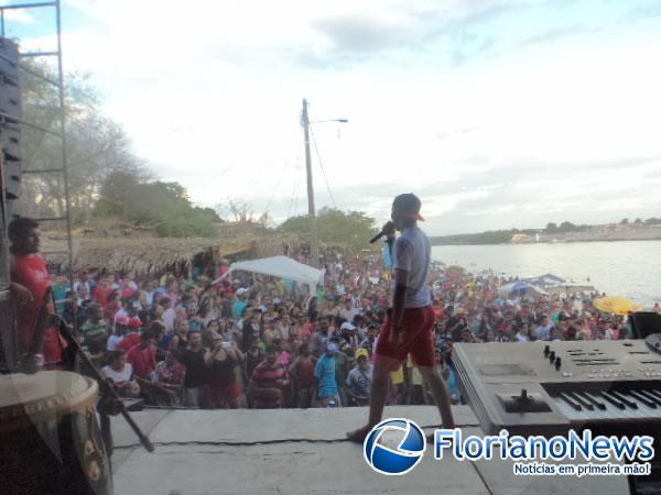 Bandas locais encerraram o 2&ordm; Festival de Ver&atilde;o em Bar&atilde;o de Graja&uacute;.(Imagem:FlorianoNews)