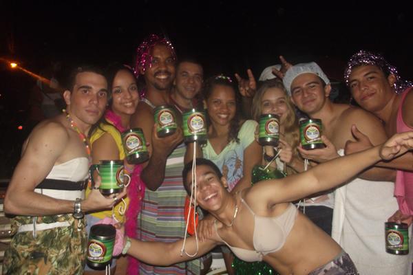 Bloco das Virgens re&uacute;ne multid&atilde;o em Floriano(Imagem:FlorianoNews)