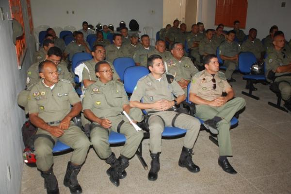 Superintendente apresenta pesquisa sobre o tr&acirc;nsito de Floriano.(Imagem:Waldemir Miranda)