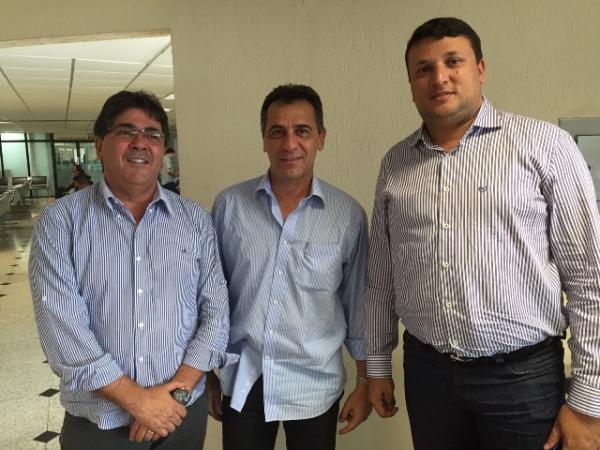 Prefeito Gilberto Jr se re&uacute;ne com empres&aacute;rios e discute implanta&ccedil;&atilde;o do curso de Medicina em Floriano.(Imagem:Secom)