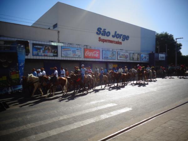 Cavalgada e missa abrem o Dia do Vaqueiro nos festejos de S&atilde;o Pedro de Alc&acirc;ntara.(Imagem:FlorianoNews)