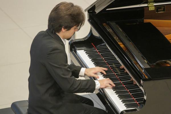 Manh&atilde; emocionante com as apresenta&ccedil;&otilde;es dos pianistas Matheus Campos e Norman Barros no Sesc Caju&iacute;na.(Imagem:Divulga&ccedil;&atilde;o)