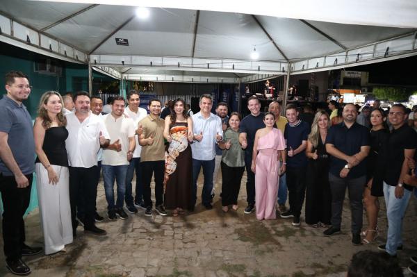 Ciro Nogueira é recebido por prefeita e participa do Festival de Cultura em Santa Cruz do Piauí (Imagem:Ascom)