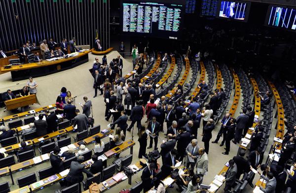 Câmara aprova PEC do Orçamento de guerra contra coronavírus