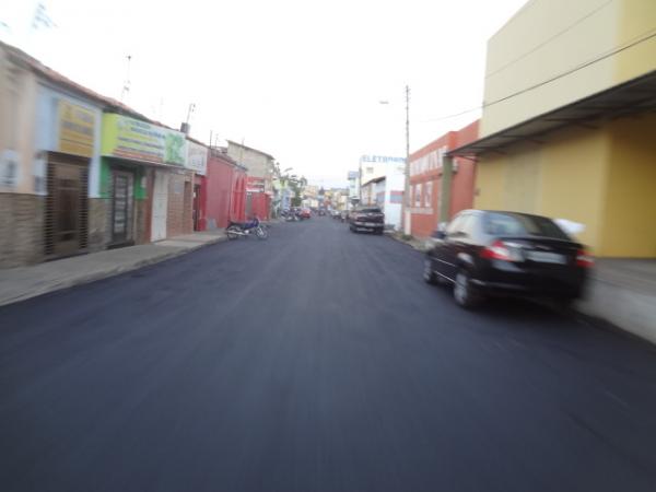 Concluída mais uma etapa da obra de asfaltamento no centro de Floriano