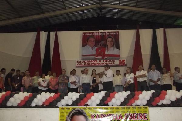 Conven&ccedil;&atilde;o homologa candidatura de Almir Reis e Karitha Freire &agrave; prefeitura de Floriano.(Imagem:FlorianoNews)
