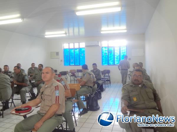 Oficiais participam de especialização em Polícia Judiciária Militar e Direito Administrativo.(Imagem:FlorianoNews)