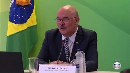 Professores comentam frase do ministro da Educação sobre transexuais que lecionam