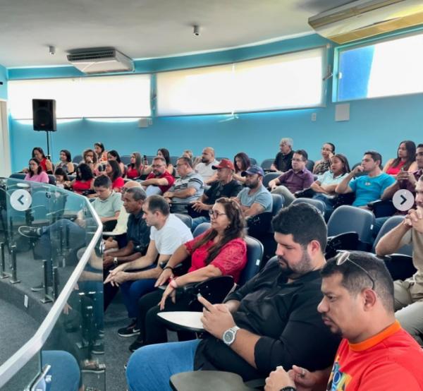 Encontro regional do PT reúne lideranças na Câmara Municipal de Floriano(Imagem:Reprodução/Instagram)