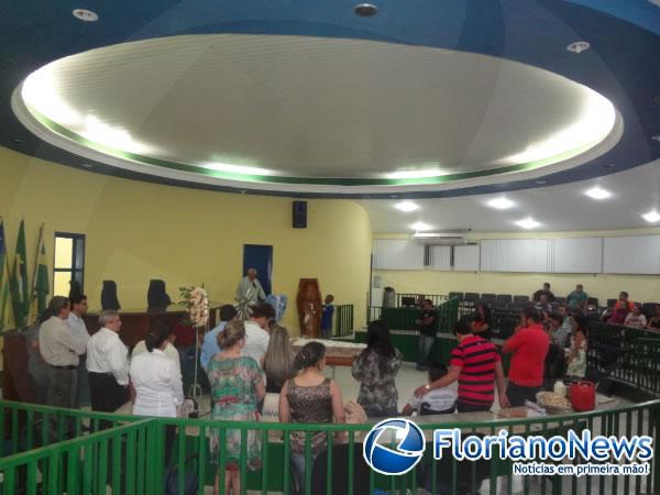       Corpo do ex-vereador Pedro Holanda foi velado na C&acirc;mara Municipal de Floriano. (Imagem:FlorianoNews)