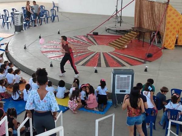 Apresenta&ccedil;&atilde;o do espet&aacute;culo Chocobrothers &eacute; sucesso no Sesc Floriano.(Imagem:FlorianoNews)