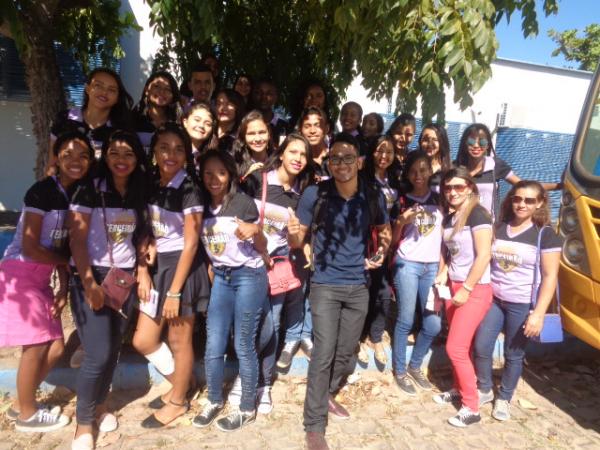 Estudantes realizam visita técnica a órgãos de Floriano