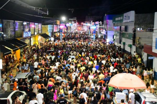 Dany Melody arrasta multid&atilde;o e agita o Carnaval de Floriano(Imagem:Secom )