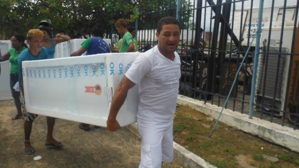 Eletrobras realizou a troca de l&acirc;mpadas e geladeiras em Floriano.(Imagem:FlorianoNews)