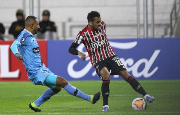 Análise: São Paulo comete erros do Paulistão na Libertadores e paga caro com derrota na estreia