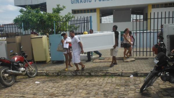 Eletrobras realizou a troca de l&acirc;mpadas e geladeiras em Floriano.(Imagem:FlorianoNews)