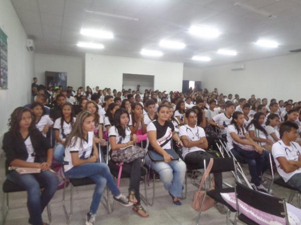 CEEP realiza debate sobre combate à violência