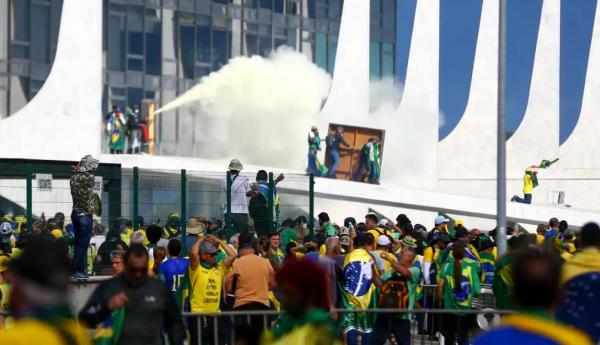 Piauiense é condenada por ato antidemocrático de 8/1 e fica proibida de usar redes sociais