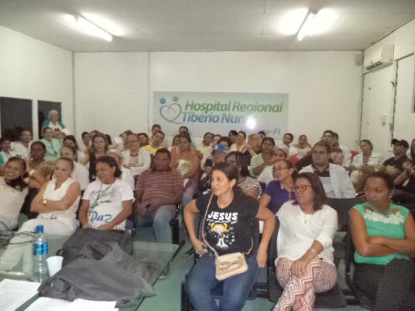 Reunião esclarece dúvidas sobre a terceirização do Hospital Regional de Floriano