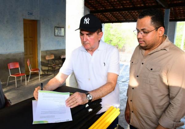 Prefeitura de Floriano entrega equipamentos para prática de atividade física na comunidade Pilões(Imagem:Secom)