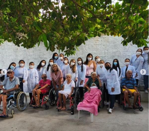 UNIGRAND realiza ação de cuidado e bem-estar na Casa do Idoso Manoel da Guia.(Imagem:Reprodução/Instagram)