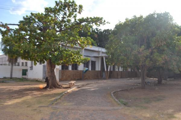 Pr&eacute;dio est&aacute; abandonado h&aacute; quase um ano.(Imagem:Jos&eacute; Maria Barros/GP1)