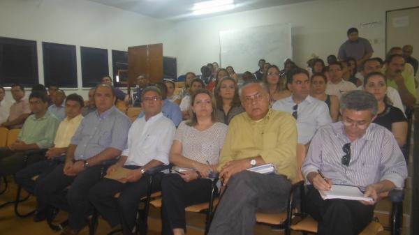 Prefeito Gilberto J&uacute;nior apresenta balan&ccedil;o dos 100 dias de governo.(Imagem:FlorianoNews)