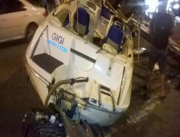 Lancha desgovernada atinge motociclista na av. João XXIII