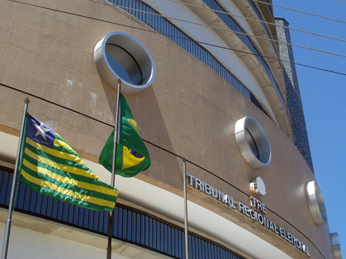 Tribunal Regional Eleitoral do Piauí oferece vagas para Analista e Técnico