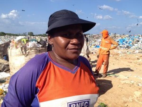 Catadora encontrou o corpo dentro de uma sacola. (Imagem:Ellyo Teixeira/G1)