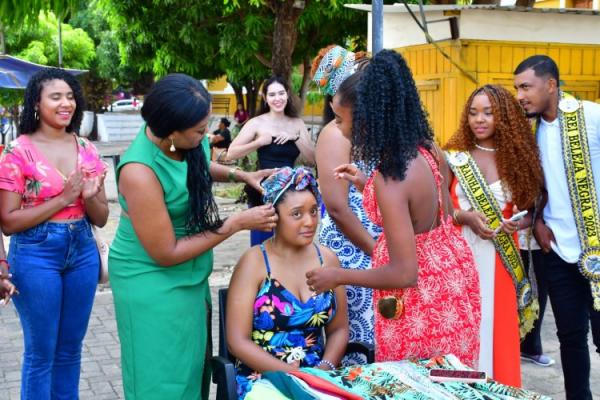 Semana da Consci&ecirc;ncia Negra de Floriano &eacute; marcada por apresenta&ccedil;&otilde;es em pra&ccedil;a p&uacute;blica(Imagem:Secom)