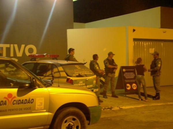 Viaturas fazem fila na Central de Flagrante de Teresina.(Imagem: Ellyo Teixeira/G1)