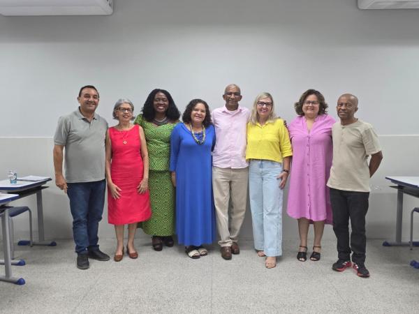 Docentes e amigos prestigiaram o momento junto com o professor Bispo no CCHL.(Imagem:Vitor Gaspar)