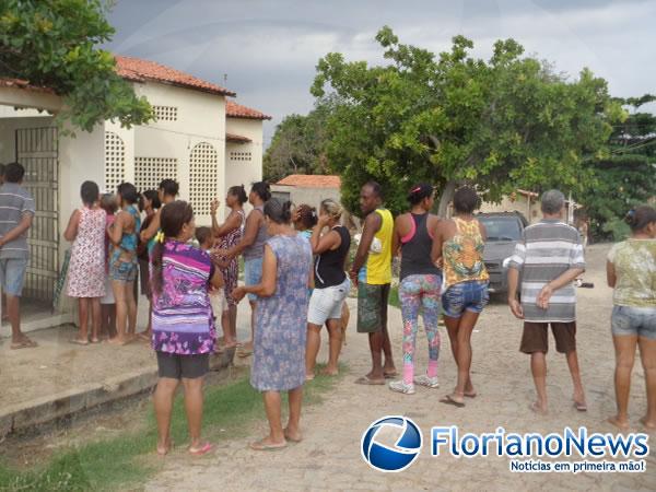 Na v&eacute;spera do Natal Igreja distribui cestas b&aacute;sicas para fam&iacute;lias carentes.(Imagem:FlorianoNews)