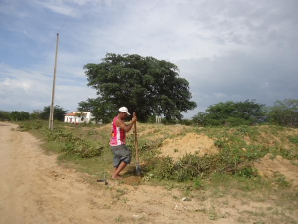 Terreno da Prefeitura &eacute; invadido por fam&iacute;lias em Floriano.(Imagem:FlorianoNews)
