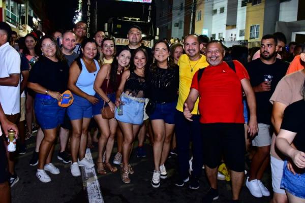 Dany Melody arrasta multid&atilde;o e agita o Carnaval de Floriano(Imagem:Secom )